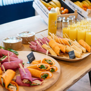 Schaal met 12 luxe belegde wraps (vlees&vis)
