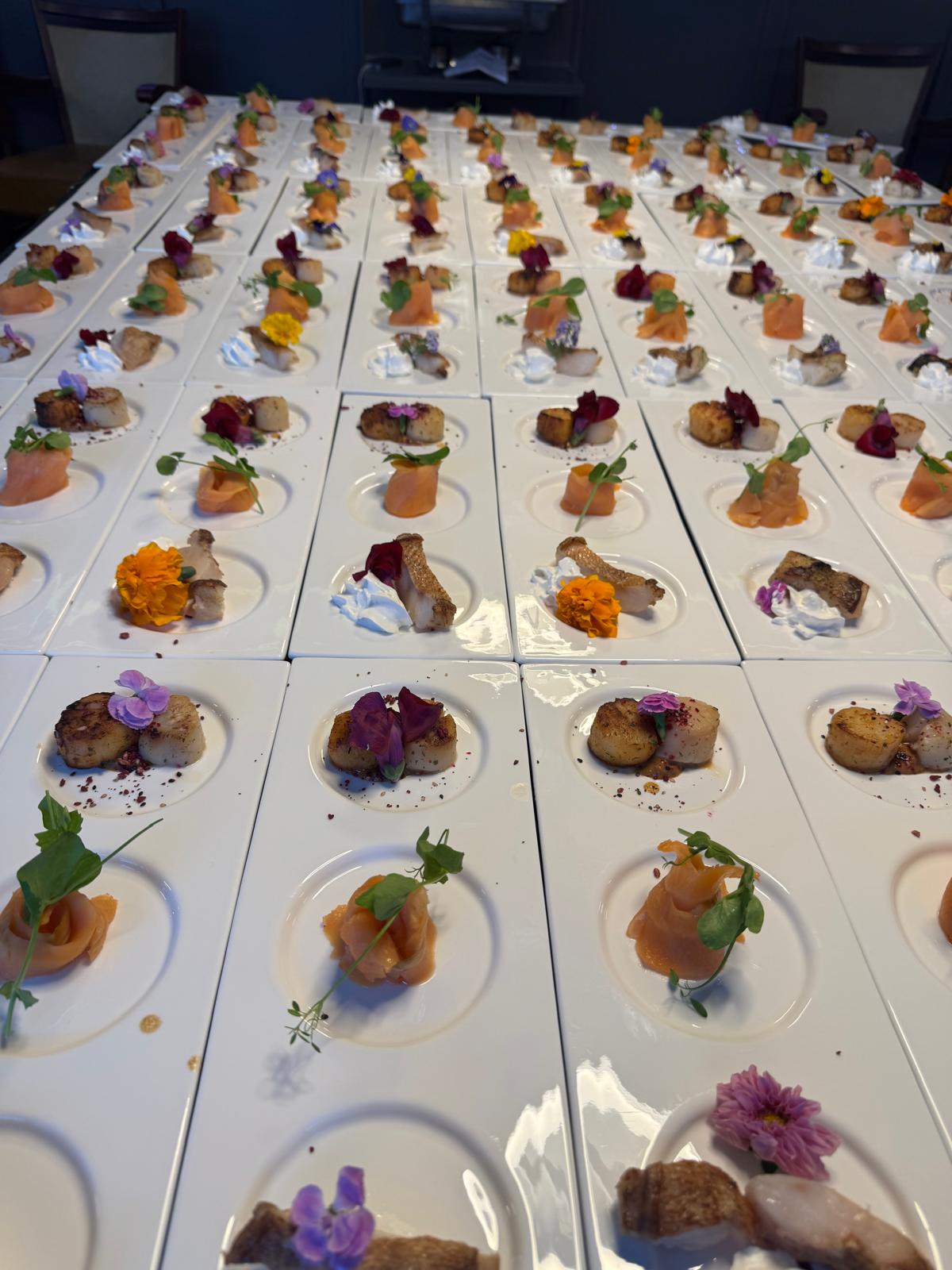 Sitting dinner KOM Catering — stijlvol gedekt